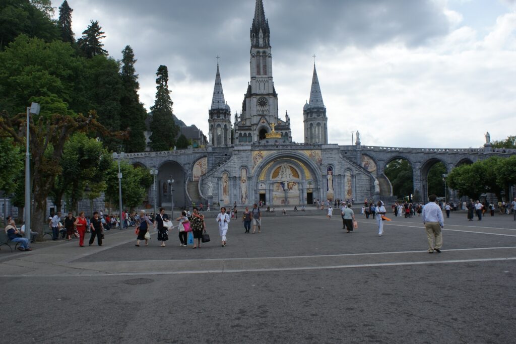 Popular Catholic shrine is 
Lourdes Sacred grotto.
