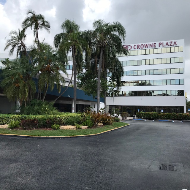 Ideal-Miami-pre-cruise-hotel-entrance