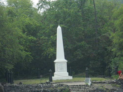 The Captain Cooke monument on the tropical island of Hawaii.