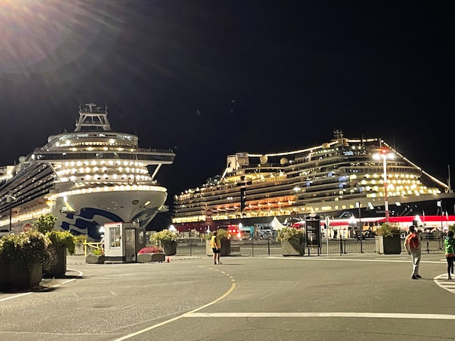 cruises in port