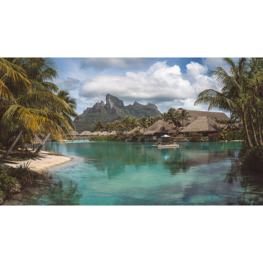 Our Luxury travel guide provides a description of the lagoons.